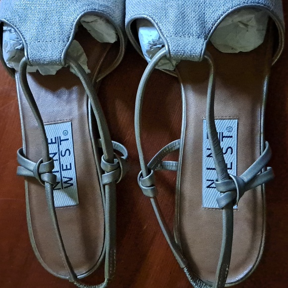 Last Chance! Will Be Pulling Soon! 9 West gold/ fabric toe shoes - Picture 3 of 5